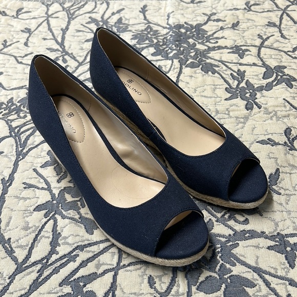 Bandolino Shoes - NWOT canvas wedge